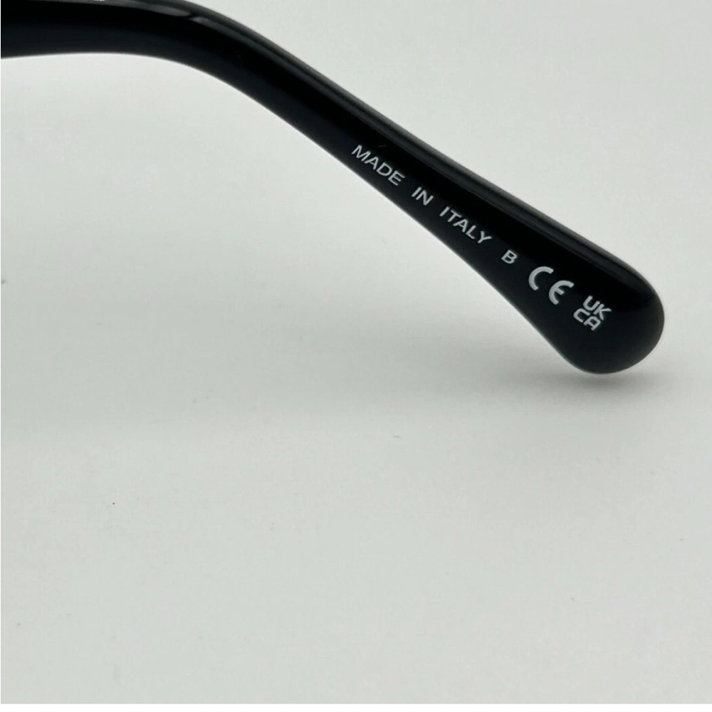 CHANEL Black Cat-Eye Sunglasses with Gray Lenses - Picture 3 of 3